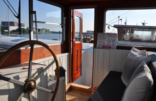 Amsterdam East Casa | Private Lodge on Houseboat Amsterdam