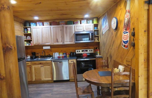 Fletcher Cabina | Private log cabin on 3.5 acres