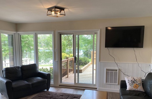 Mapleton Casa | Private Lower Lakehouse/Cottage on Conestogo Lake
