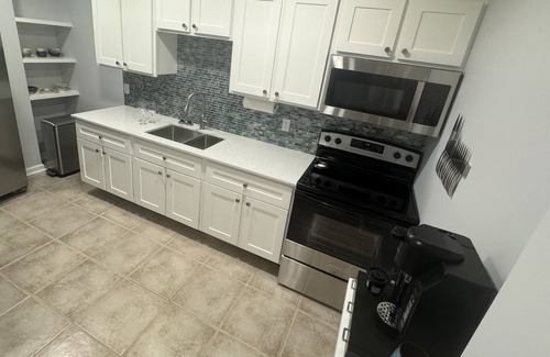 Savannah Casa | Private Lower Level of Home - Located Between Savannah Historic District & Tybee