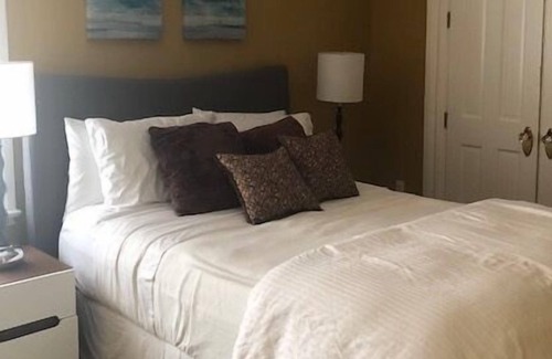 East County Civic Group Apartamento | Private Luxury Apartment