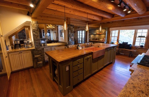 Truckee Casa | NUEVO: Privado 81 acres de lujo Tahoe Retreat - 7100 pies cuadrados con vistas a la montaña