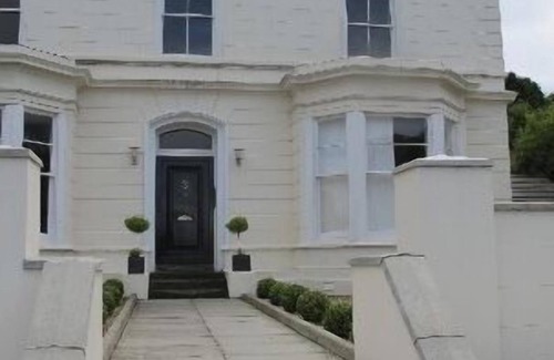 Holywood Apartamento | Private luxury apartment near Belfast with garage