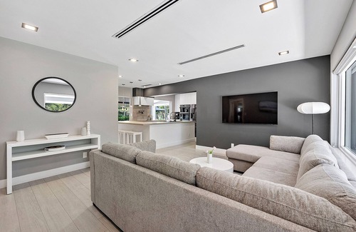 Downtown Fort Lauderdale Casa | Private Luxury SE Fort Lauderdale Peninsula with Large, Heated Pool and Dock