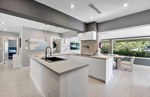 Downtown Fort Lauderdale Casa | Private Luxury SE Fort Lauderdale Peninsula with Large, Heated Pool and Dock