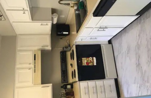 Glasgow Casa | Private Master Bed, Bath, and Walk-in Closet