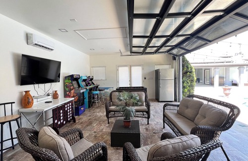 Pumpkin Center Casa | Private Master Suite, Bath & Pool House!