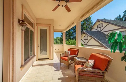 Fair Oaks Casa | Private Master suite with Sauna and Bathtub