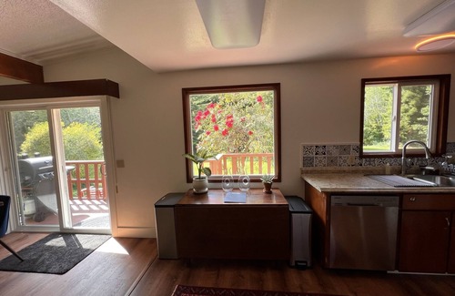 Bertsch-Oceanview Casa | Private mid-century modern hideaway in forest near the river and sea.