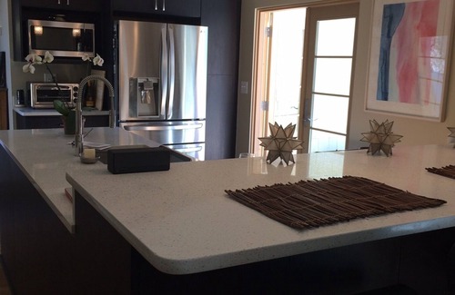 United Central Casa | Private, Mid-century-Modern, Decks, Gardens, Heated Pool, Priv. Outdoor Shower