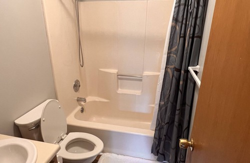 Wilmington Casa | Private midtown getaway 10 mins from Downtown & Wrightsville Beach.