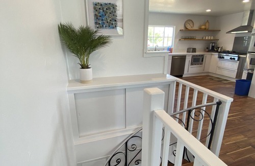Temecula Casa | Private modern barn custom home, mini golf, ping pong.sleeps 16. Best location.
