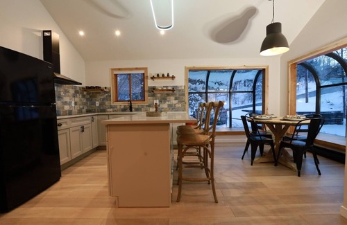 Stroudsburg Cabina | Private Modern Cabin in the Heart of Poconos Mountain