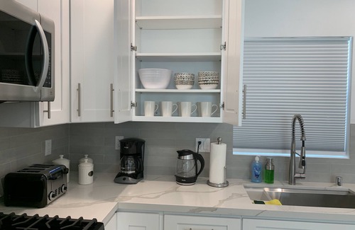 Canoga Park Casa | Private Modern Guest House In Los Angeles
