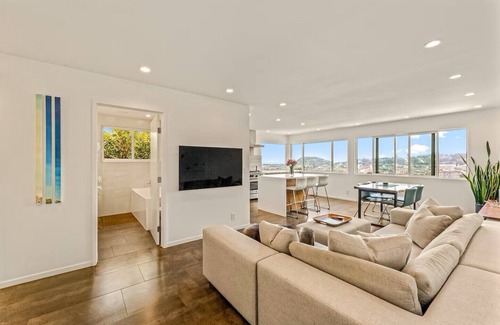 Bernal Heights Casa | Private Modern House: Stunning Views & Backyard