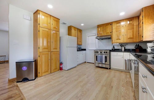 University City Casa | Private & Modern Home | Minutes to La Jolla