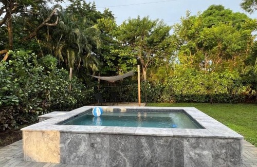 South Middle River Casa | Private + Modern + Heated Pool + BBQ Parking Near Wilton Manor Drives & Las Olas