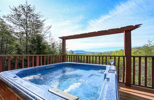 Gatlinburg - Pigeon Forge Casa | Private Mountain Cabin, hot tub escape in the Smokies, with THE view