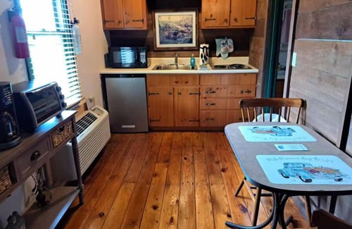 Fancy Gap Cabina | Private Mountain Nook w/Jacuzzi - Cabin 6