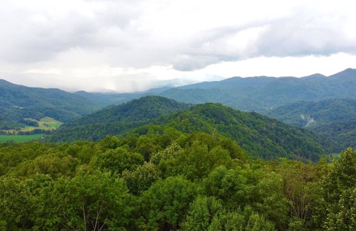 Clyde Casa | Private mountain on 36 acres with 100 mile views west over the Smokey mountains