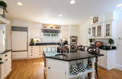 Osterville Casa | Fabulosa casa de estilo Nantucket en Osterville con piscina climatizada y pase de playa.
