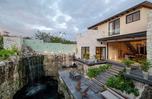 Xpu-Ha Casa | Private Natural Cenote, Spacious 5 Beedroom House with AC ,WiFi & Cleaning Maid.