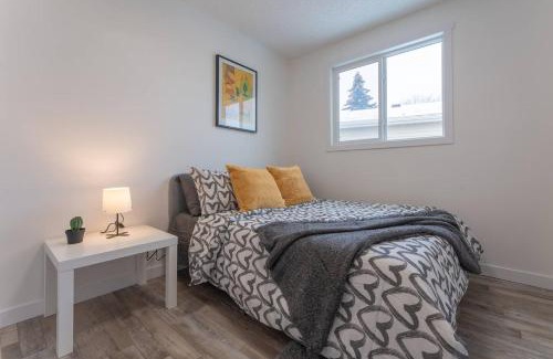 Southeast Calgary Casa | Private neat and cozy room with shared living room and kitchen