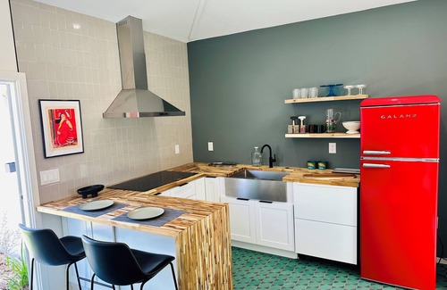 West Carson Apartamento | Private NEWLY built, fully equipped & stylish guesthouse