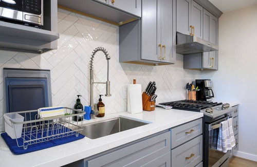 Bonita Casa | Big Oak Tree Retreat - Brand New Modern Private Guest Suite