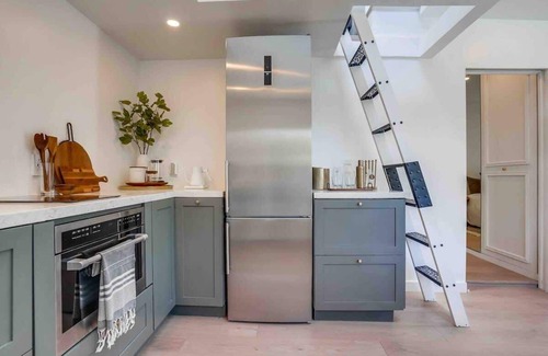 Fairfax District Casa | Private Not-So-Tiny Home: Yard+Dogs OK