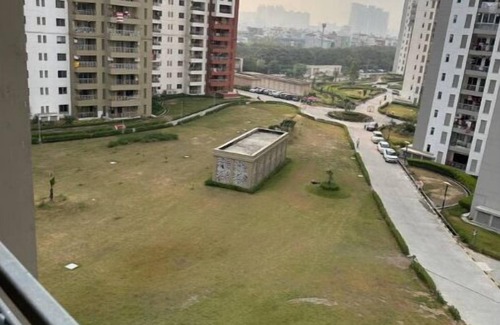Noida Apartamento | Private Oasis Garden Stunning 3 Bedroom Apartment