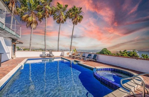 La Jolla Mesa Casa | Private Oasis in La Jolla