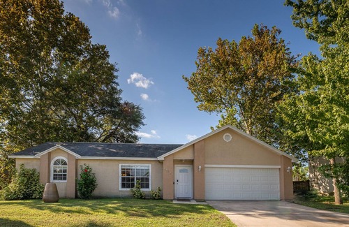 Palm Bay Casa | Private Oasis Near Everything-Netflix Wifi Coffee Included