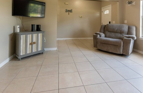 Palm Bay Casa | Private Oasis Near Everything-Netflix Wifi Coffee Included