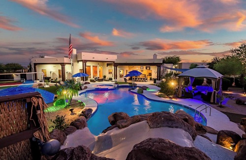 Desert View Casa | 6 BR,Pet friendly,Outdoor Grill and Pool,Sleeps 24