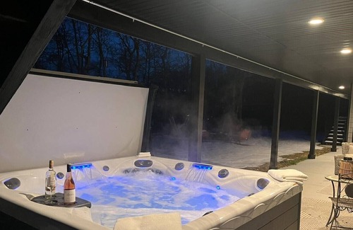 Airdrie Casa | Private Oasis with Hot Tub