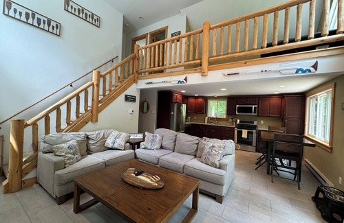 Lakeville Chalet De Esquí | Private oasis with in ground pool and hot tub