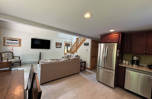Lakeville Chalet De Esquí | Private oasis with in ground pool and hot tub