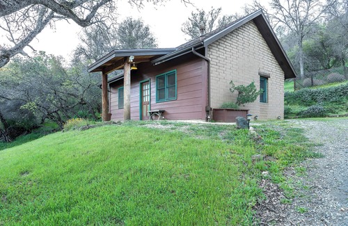 Ahwahnee Cabaña | Private One-Bedroom Cottage with Kitchen: Your Romantic Hideaway near Yosemite