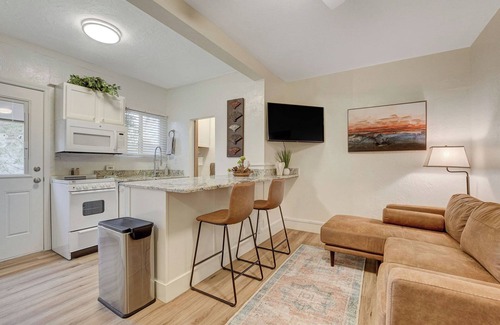 Las Vegas Apartamento | Private Parking and Patio...Longer Stays Available