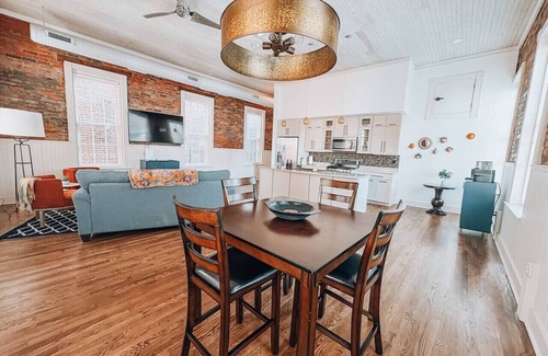 Downtown Greensboro Apartamento | Private Patio-Downtown-Xbox S