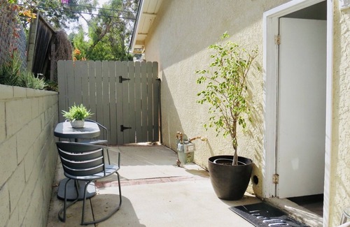 Thousand Oaks Casa | Private Patio Place with Kitchen