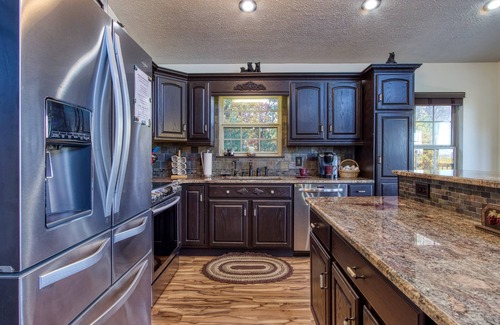 Gatlinburg - Pigeon Forge Chalet De Esquí | Private & Peaceful, Family Friendly, Great Views, Clean and Cared for Chalet!