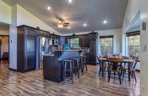 Gatlinburg - Pigeon Forge Chalet De Esquí | Private & Peaceful, Family Friendly, Great Views, Clean and Cared for Chalet!