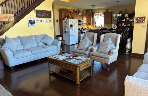Seymour Casa | Private, peaceful farmhouse with mountain and horse views!