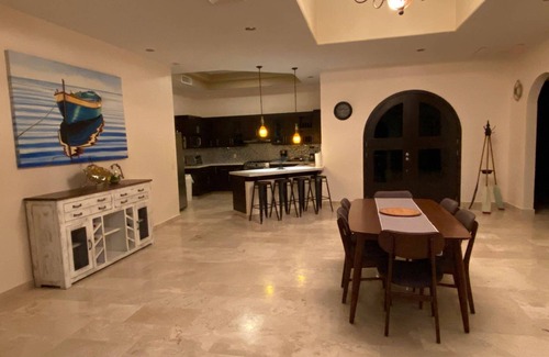 Laguna Shores Casa | Casa frente al mar a pies de distancia de la playa, piscina del complejo, gimnasio, spa y restaurante