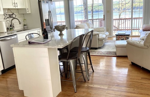 Skaneateles Casa | Adorable 2 br / 1ba cabaña en 200 'de metraje frente al lago en el lago Skaneateles