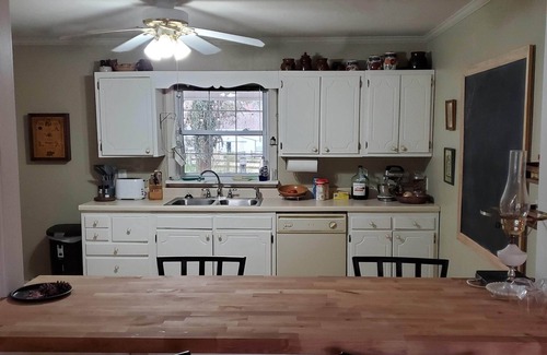 Greensboro Casa | Private & Peaceful w/Hot Tub, Fireplace, Popcorn Machine. 15 Mins to Everything