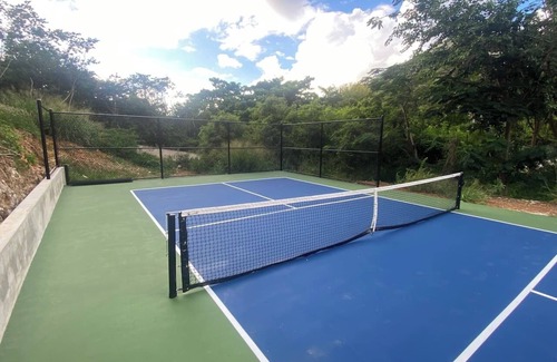 Estate Frenchman Bay Villa | Walk to the Beach - POOL - Pickleball Court!