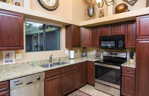 Buenavante Casa | Private Playground: Golf Pool Table and Hot Tub!